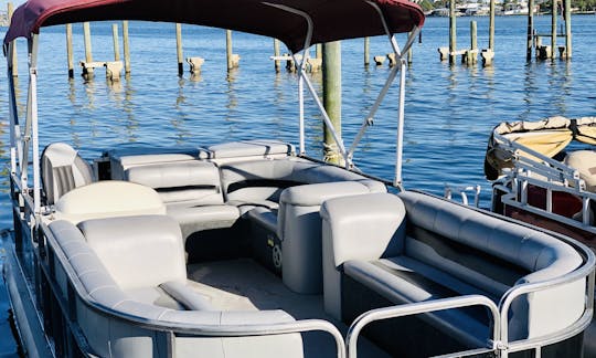 Avalon 24ft Fun Pontoon Boat in Fort Walton Beach