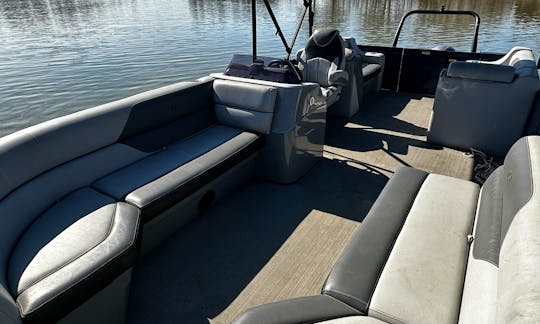 **FUEL INCLUDED**LUXURY ON LAKE NORMAN PONTOON RENTAL! 5 STAR SERVICE
