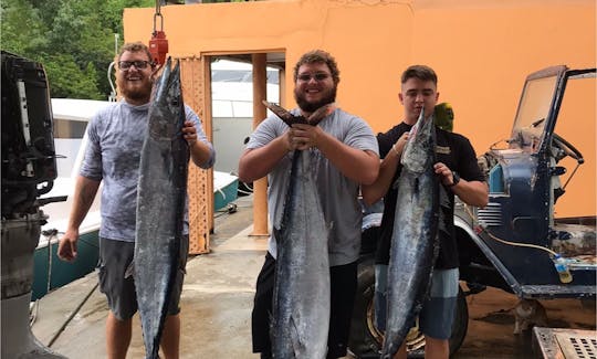 Charters de pêche sportive personnalisés à bord d'un yacht Hatteras de 46 pieds