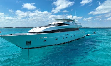 120’ Baglietto Mega Yacht with Jacuzzi. Premium Bar & Chef included!