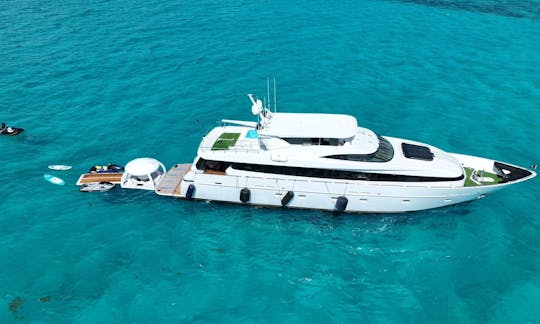 120’ Baglietto Mega Yacht with Jacuzzi. Premium Bar & Chef included!