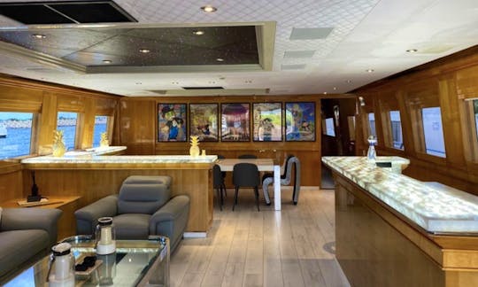 120’ Baglietto Mega Yacht with Jacuzzi. Premium Bar & Chef included!
