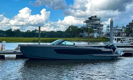 Mastercraft Aviara 34ft Luxurious Boat in Charleston