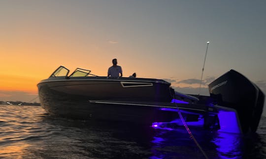 Lujoso barco Mastercraft Aviara de 34 pies en Charleston