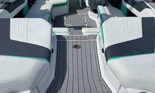 G23 Super Air Nautique Wakeboat in Kelowna