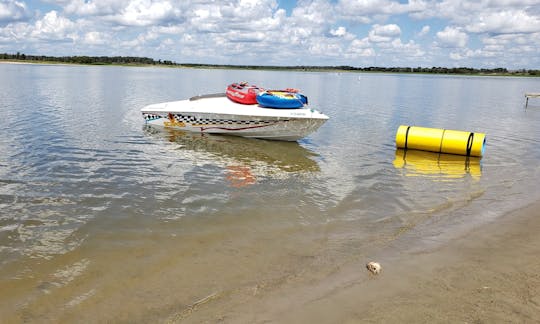 Escarabajo Wellcraft de 22 pies | Metro, esquí acuático y crucero por el lago Livingston