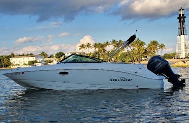 Gorgeous Fully Loaded Fast, Spacious, 25ft NauticStar! Big Bimini top, Bluetooth, Perfect Day Out! Daily, Multi-Day and Weekly Rentals!