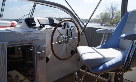 Linssen 35 SL AC “Lola” for rent in Potsdam, Berlin, Brandenburg, Havel ec.