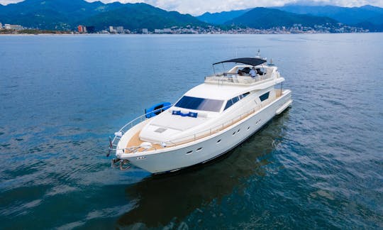 ⚓️ 80ft Italian Mega Yacht for Rent in Puerto Vallarta, México (Includes food)