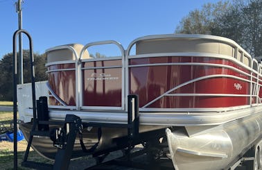 Suntracker DLT party barge Pontoon Rental in Lake Wylie, South Carolina