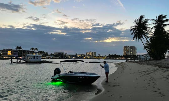 Brand new Bayliner deck boat w beach access in Lauderdale-by-the-Sea