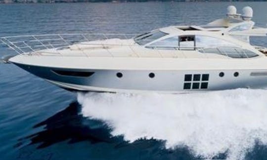 Alugue um luxuoso iate Azimut com capacidade para 6 pessoas WB39!