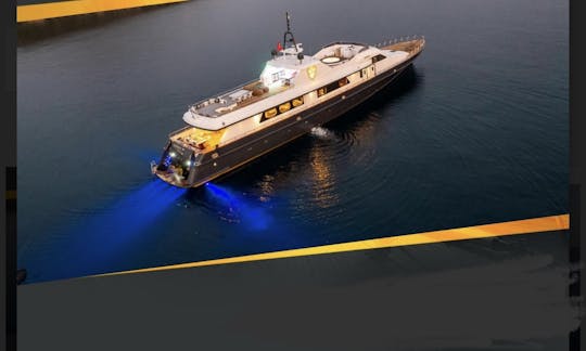 Un fly bridge de 164 pieds et un superbe superyacht avec jacuzzi ! B69 à Muğla, Turquie