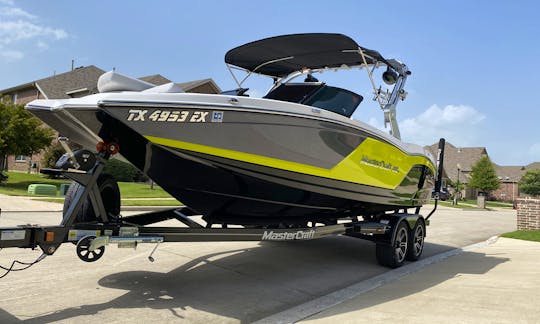 Mastercraft NXT22 Wakeboat in Pilot Point, Texas