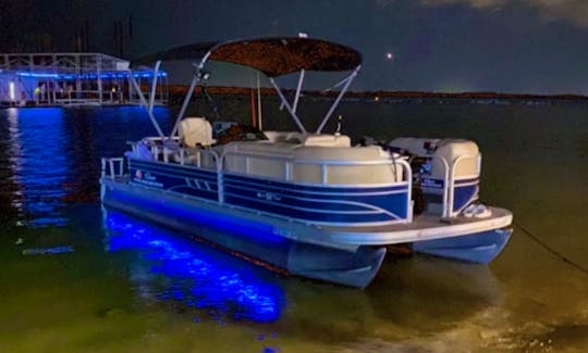 22ft Party Barge on lake Lewisville, Texas
