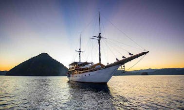 Komodo Leisure on Private Vessel