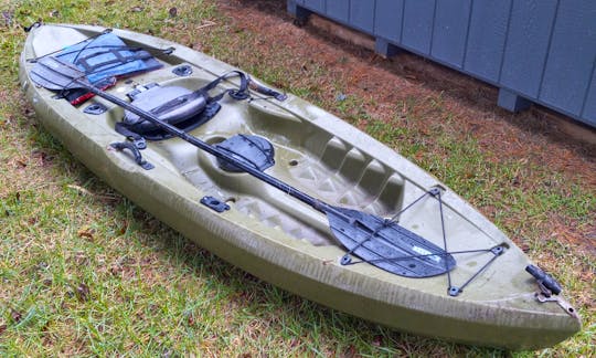 10ft Lifetime Fishing Kayak in Middlebury