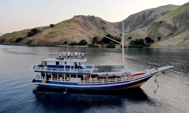 Wooden Mini Phinisi Budget Diving Liveaboard Komodo