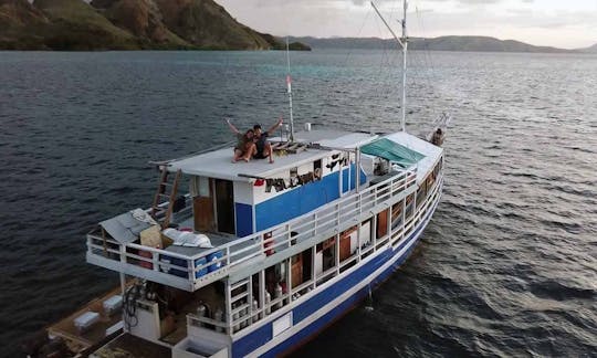 the komodo boat