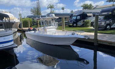 Barco Pro Line con consola central de 25 pies en Fort Lauderdale