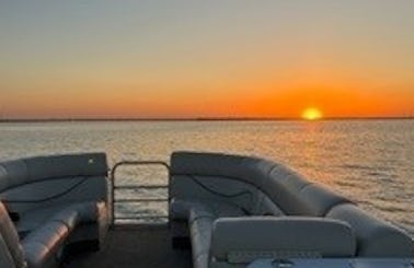 225HP Tritoon For Rent on Lake Lewisville