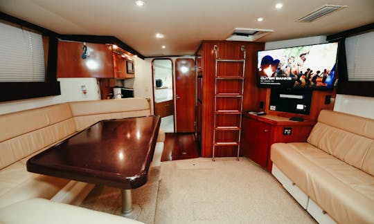 37' Luxury Carver Multi-Level Yacht w/ Premium Sound
