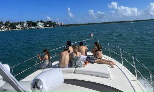 65 PIEDS - Magnifique yacht Aicon dans le nord de Miami - jusqu'à 13 personnes !