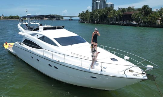 65 PIEDS - Magnifique yacht Aicon dans le nord de Miami - jusqu'à 13 personnes !