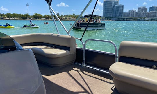 Sun Tracker Pontoon for Rent in Sunny Isles Beach/ gas included