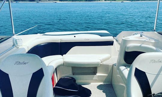 Rinker Powerboat for leisure trips in Conroe