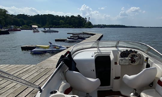Rinker Powerboat for leisure trips in Conroe