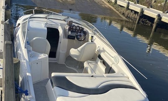 Rinker Powerboat for leisure trips in Conroe