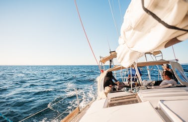 Live an amazing experience in a classic sailboat!