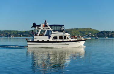 44ft Classic Bell Marine Private Yacht - Exclusive Charters in Sausalito, CA