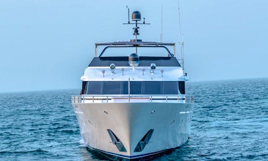 Gulf Craft Luxury Yacht for Party and Business Trip in Dubai,UAE