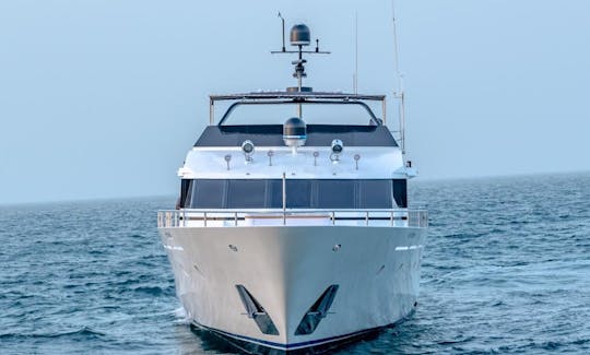 Gulf Craft Luxury Yacht for Party and Business Trip in Dubai,UAE