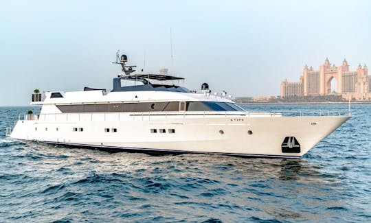 Gulf Craft Luxury Yacht for Party and Business Trip in Dubai,UAE