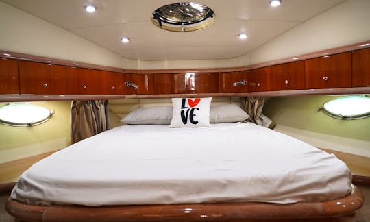 56 feet Sunseeker yacht bedroom