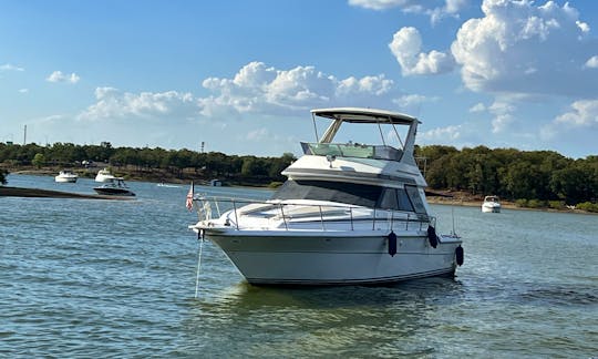44’ Sea Ray Luxury Yacht at Lake Lewisville