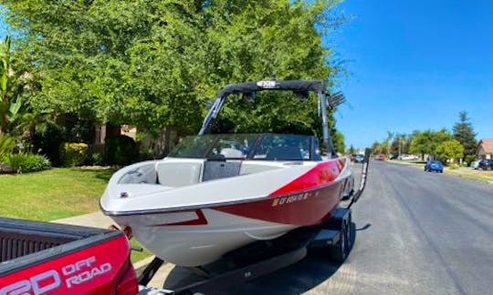 Beautiful 22' Axis T22 with lots of room - Low hours/like new and fully equipped with surf system, boards and tube. (Multiple Day discounts)  (Lake Buena Vista, Lake Tahoe, Lake Nacimiento, Lake Pyramid, Buena Vista Lake))
