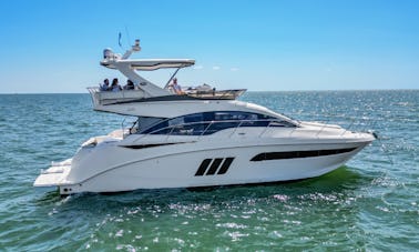 Frete Sea Ray Flybridge Power MegaYacht “Poseidon SR” de 55 pés em Tampa, Flórida