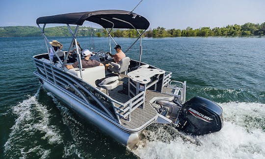 20ft Suntracker Pontoon for up to 10 Passengers in Miami