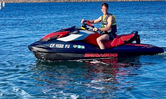 Sécurité et divertissement ! Louez des jet-skis de qualité à Perris 