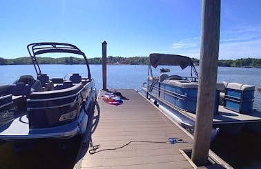 25' Avalon Pontoon for rent on Lake Wylie