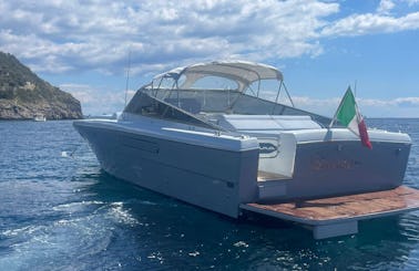 Luxury Itama 40 Loverdose Motor Yacht in Napoli, Campania