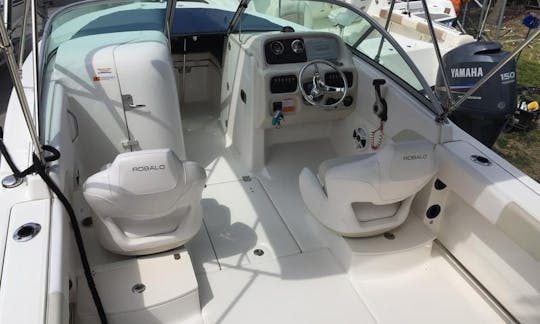 Robalo 207 Center Console for Rent in Norwalk