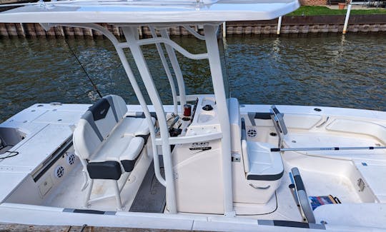 Robalo 246 Cayman in St. Clair Shores - Come Cruise or Fish in Luxury!