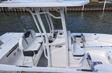 Robalo 246 Cayman in St. Clair Shores - Come Cruise or Fish in Luxury!