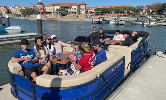 Bateau ponton bleu 2023 personnalisé 12 places @ Lake Ray Hubbard ! Profitez bien de la journée !