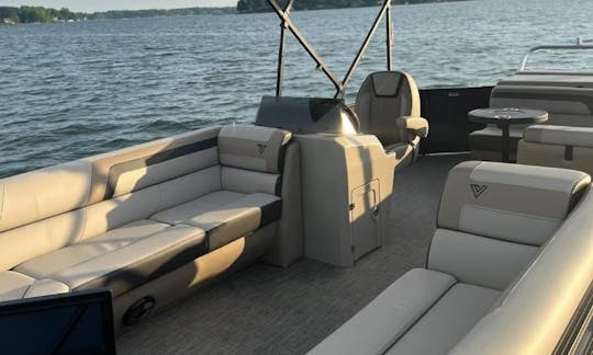 Viaggio 22ft Pontoon for Rent in Lake Norman